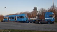 /assets/images/8/3-Achs-Tiefbett%2C%20Tiefbetttieflader%2C%20Tiefebttsattel%2C%20Meusburger%20Fahrzeugbau%2C%20Zugtransporte%2C%20Pendelachsen%20%281%29-d25e0ca8.jpg